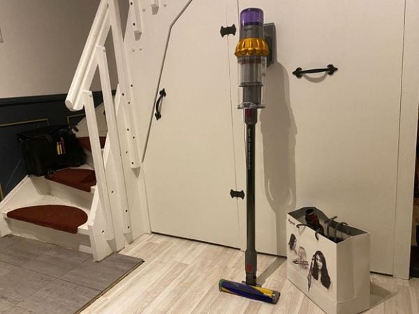 Dyson V15