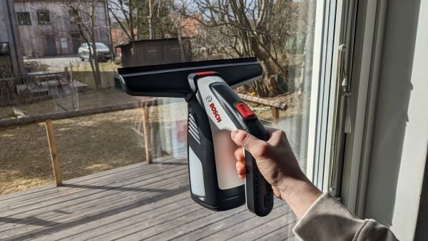 Bosch GlassVac on window